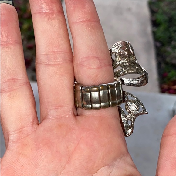 Bow ring ! - Picture 2 of 3